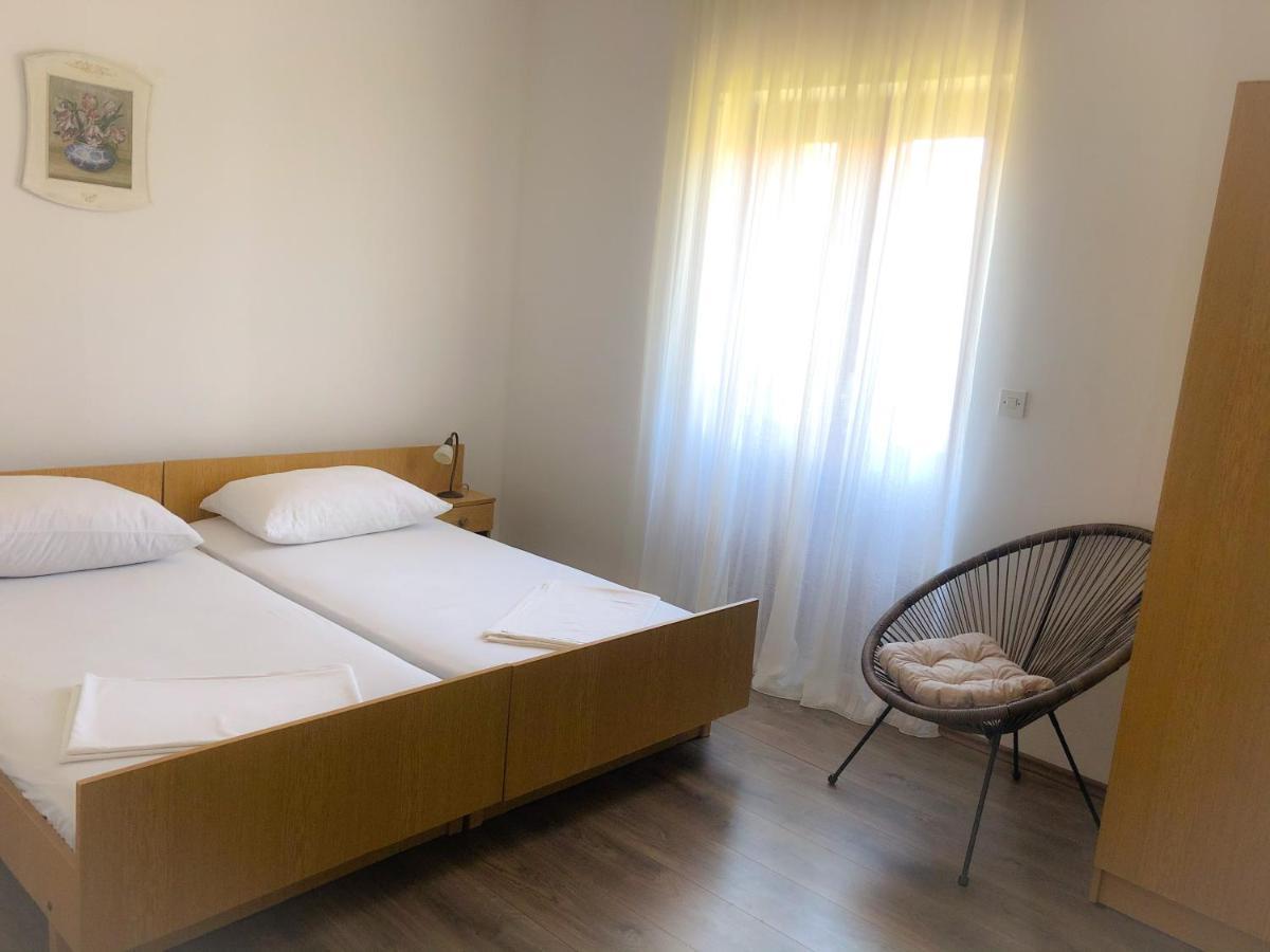 Apartmani Bepina Supetar Exterior foto